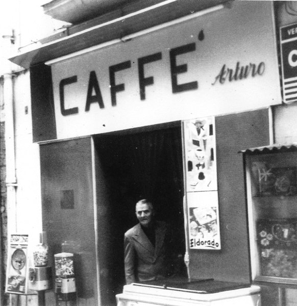 Il caffe Arturo, ai Platani.jpg